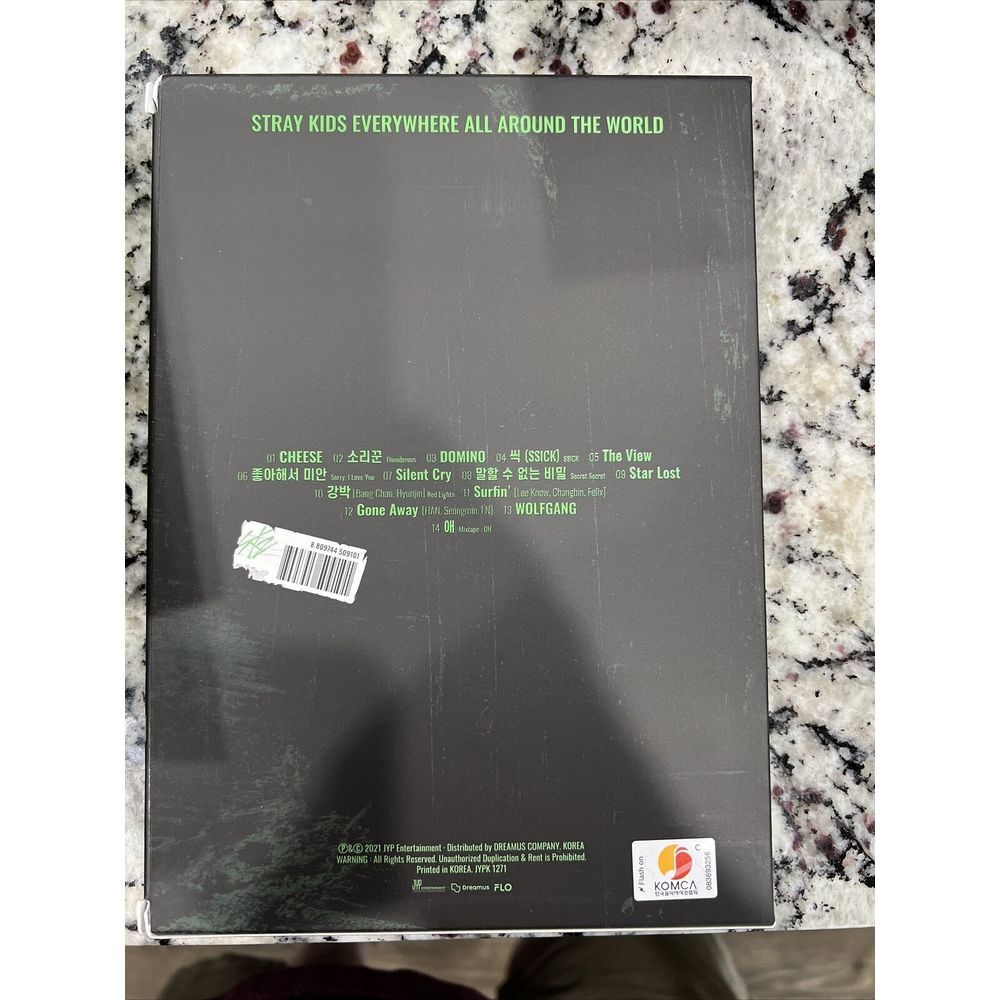 Noeasy (Standard Edition) (Random Cover) (incl. 84pg Photobook, 16pg Lyr… - Picture 2 of 10